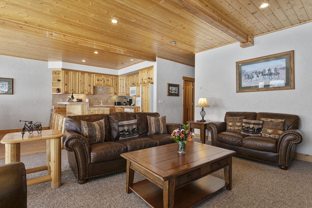 Bristlecone at Deer Valley Resort - Three Bedroom Condo with Hot Tub #503 3 Condo