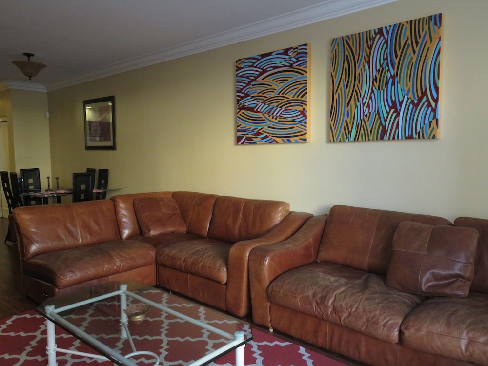 2 Bed 2 Bath in Studio City