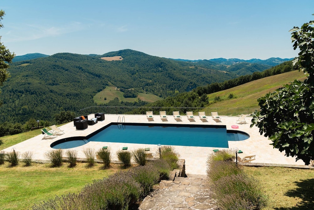 Ca Quattrocchi 10 3 by Marche Holiday Villas