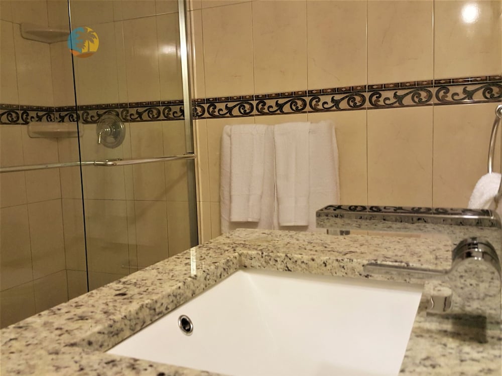 Cozy 2 Bedroom With Ocean Views - 510