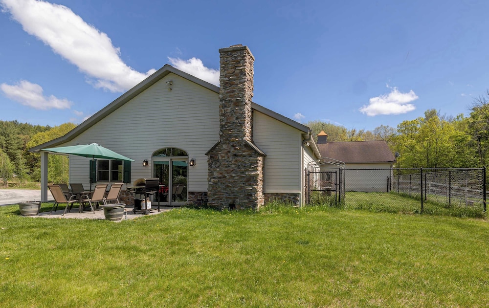 Hidden Retreat 4-homes 134 Acres