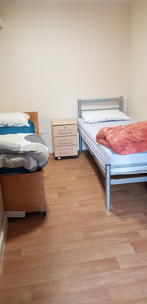Davies Court - Hostel