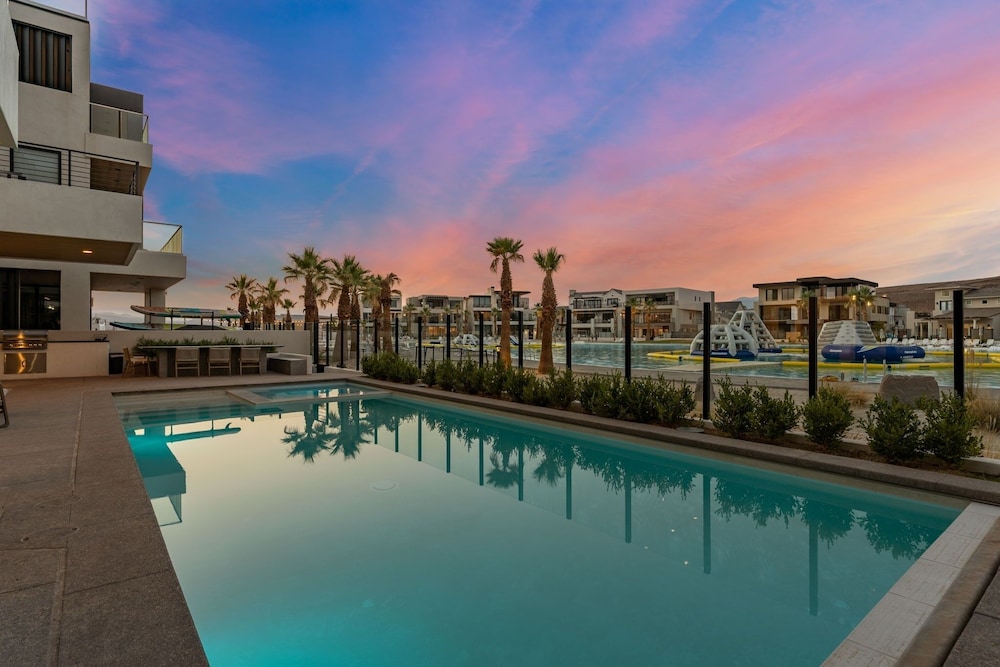Luxury Beachside 7 Bedroom Home
