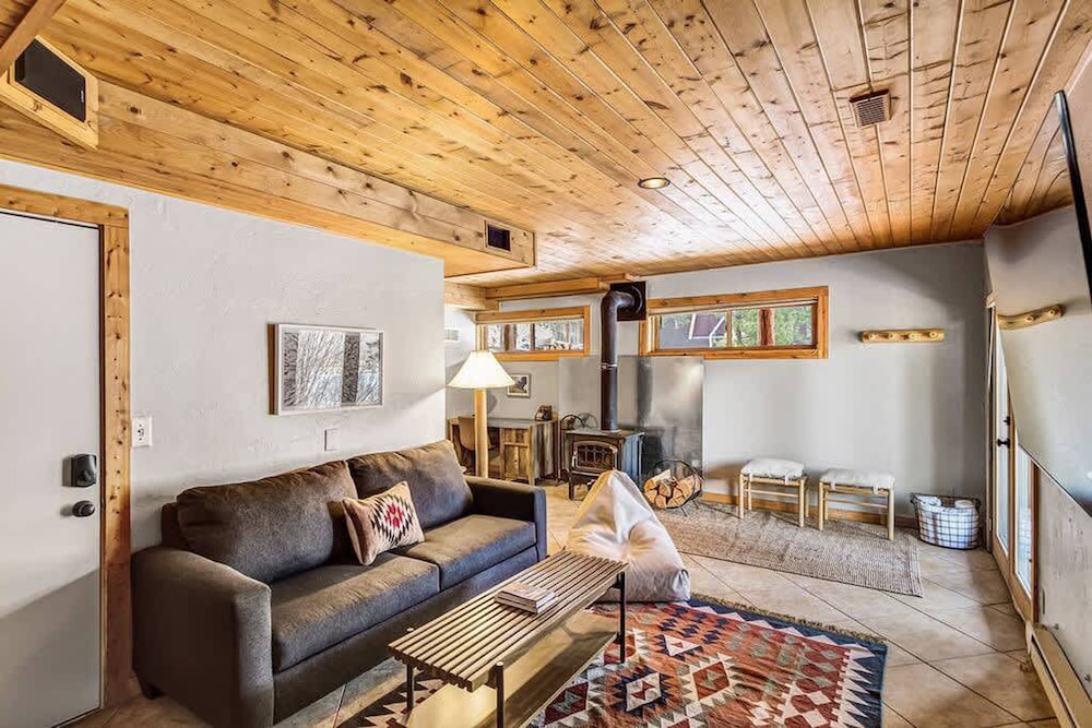Private Luxurious Cabin w spa Near Breckenridge