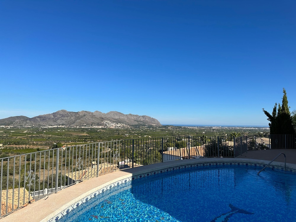 Casa Luna - Three Bedroom Villa With Stunning View