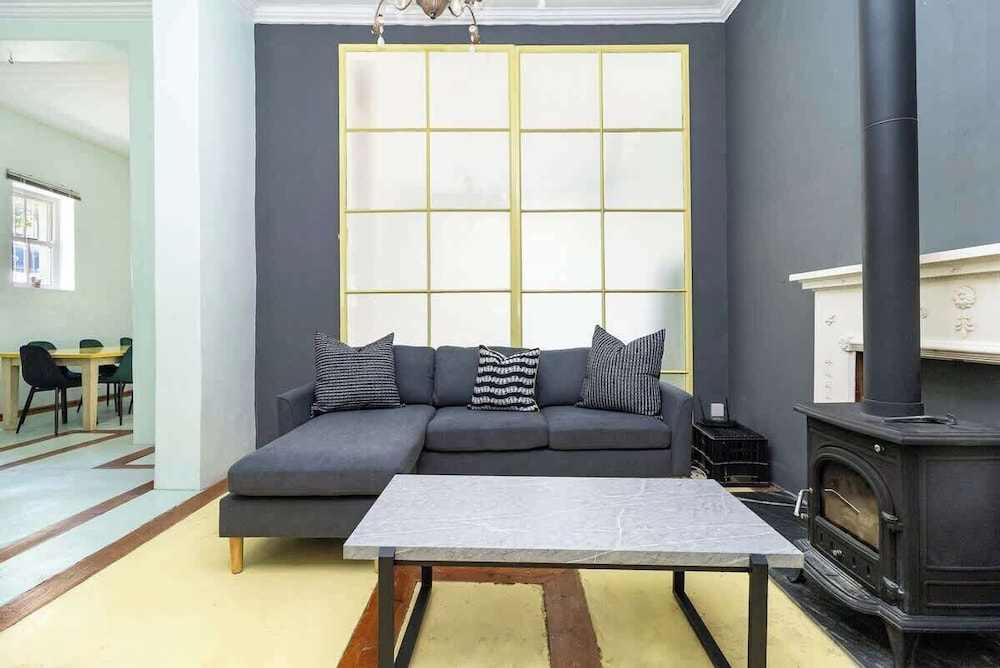Funky Pet Friendly, 2-bedroom Escape, Bo-kaap