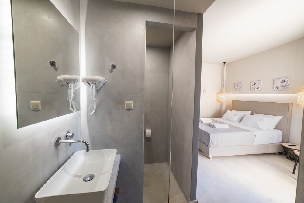 Theros Suites photo 5