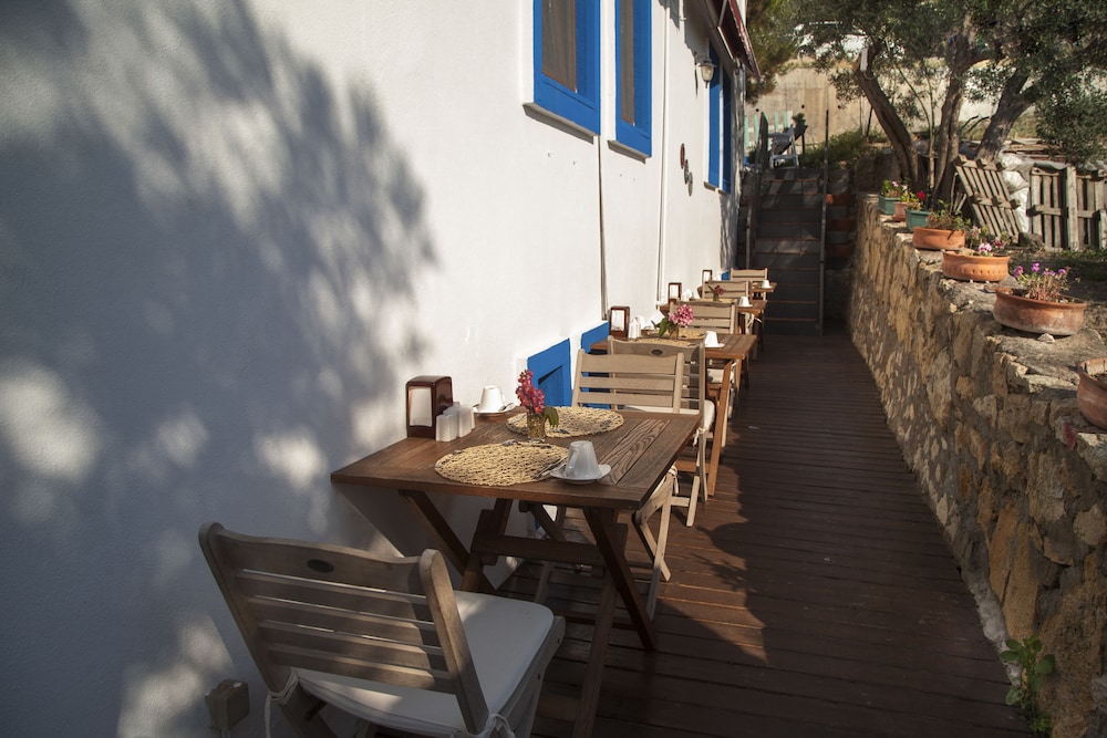 Iola Otel - Image 27