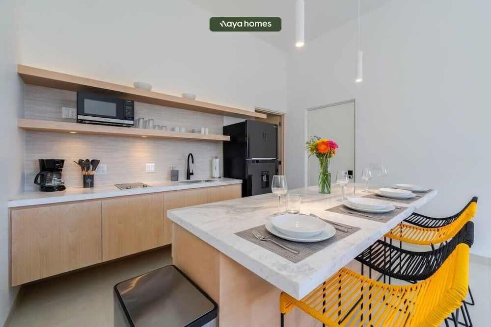 New 1BR Condo in Marina - Rooftop Pool - King Bed