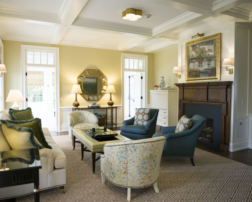 The Quogue Club at Hallock House