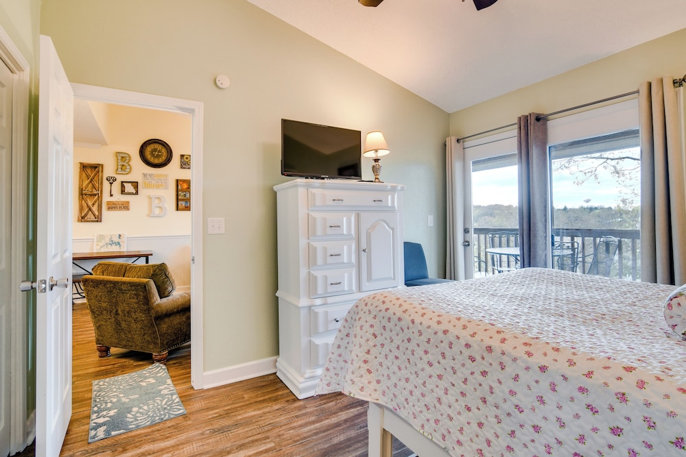 Branson Condo w/ Views - Near Silver Dollar City! view 5