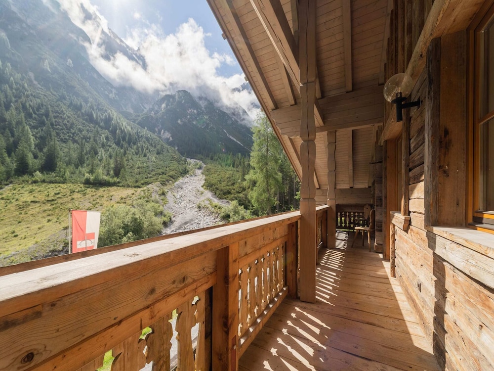 Quaint Alpine hut in the Stubaital With Sauna