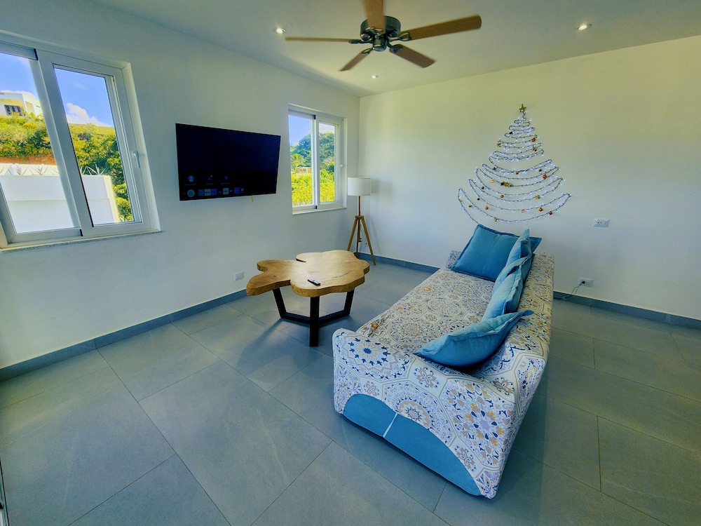 Sunset Villa with Infinity Pool view 3