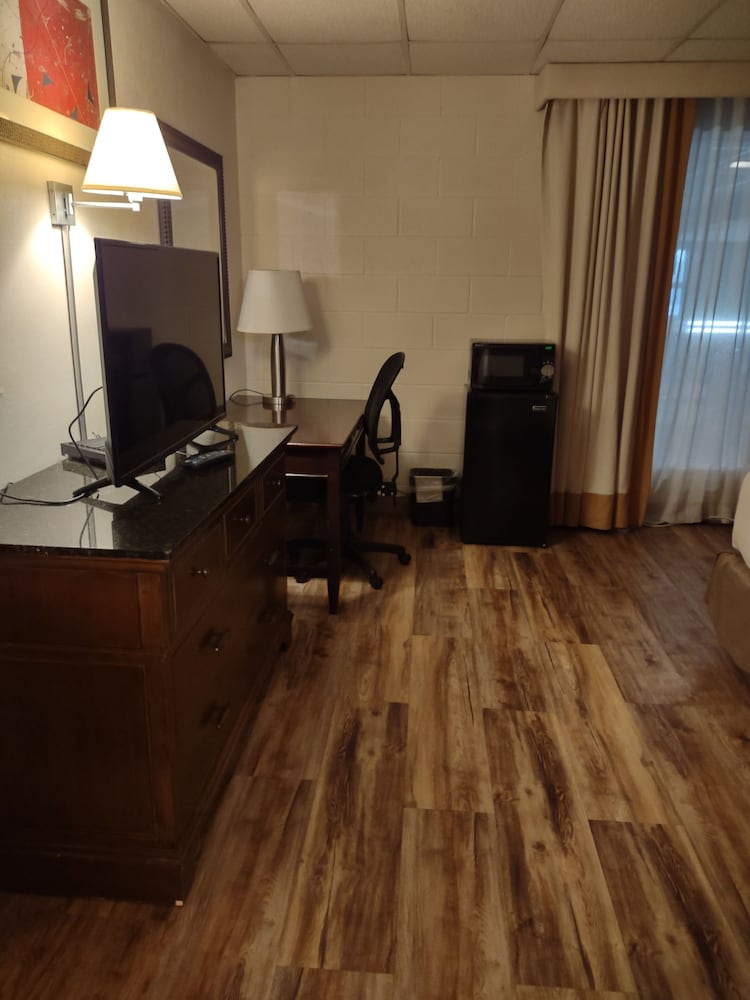 Ramada by Wyndham Albert Lea view 2
