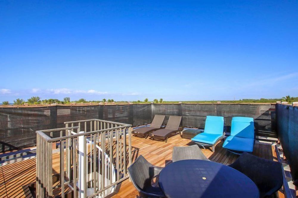 Pointe Santo Condos by Dream Vacation Rentals