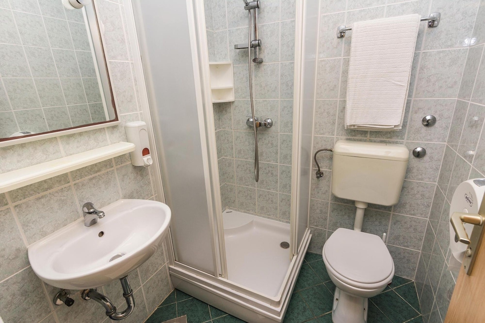 Apartment in Nin Near Beach & Pool