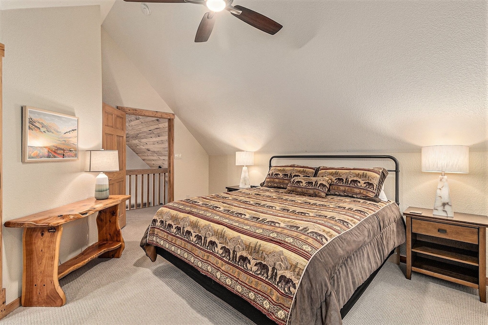 Solitude Beaver #3 - Estes Park 2 Bedroom Condo by RedAwning
