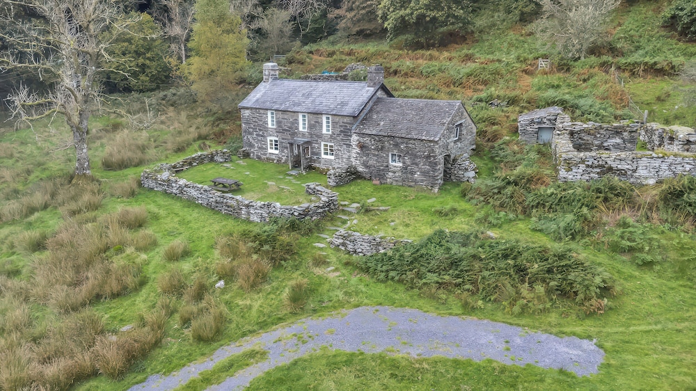 Tan Y Clogwyn
