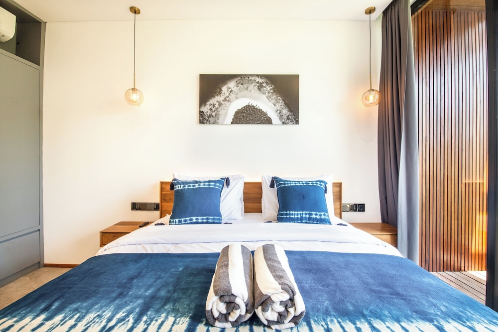 Seaside Escape: 4BR Villa, 190m to Canggu Beach