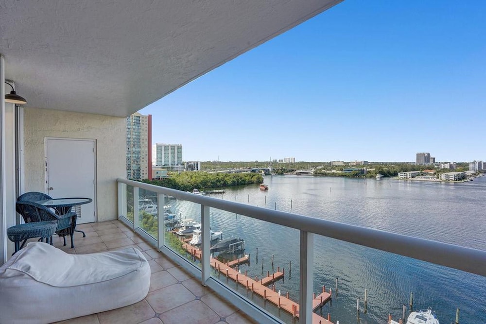 Le Petit Italie Water View 2 2 With Pool