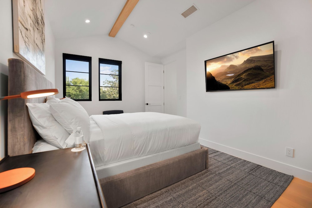 Kraft Villa - Luxury Living Redefined w/ Pool