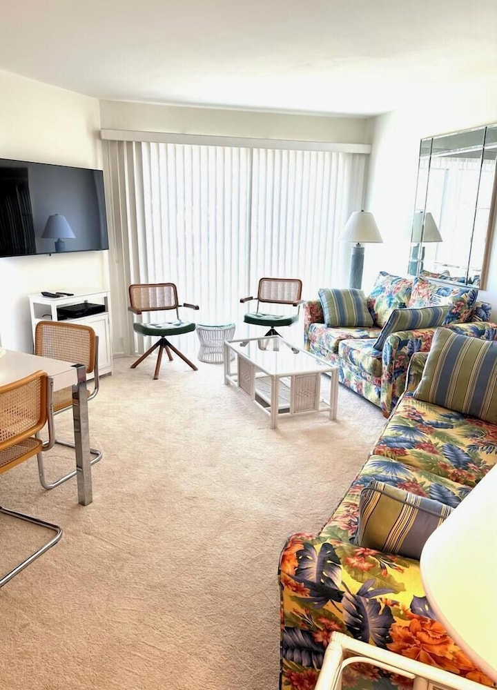 Mariners Court 201
