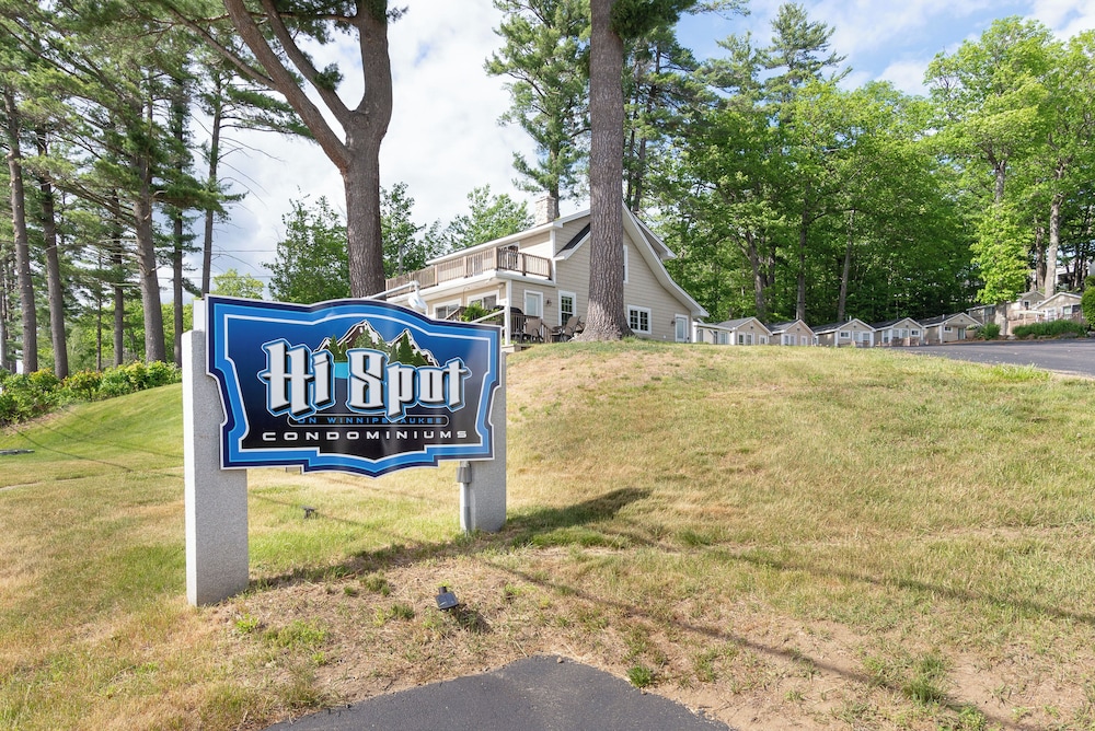 Steps to Beach: Lake-view Laconia Getaway!