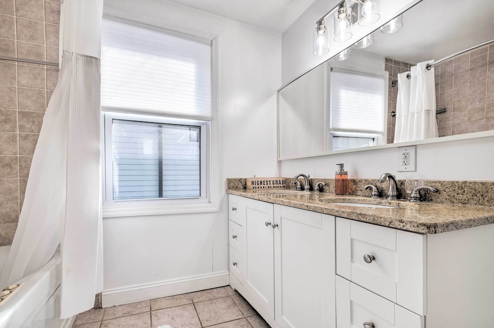 Ideally Located DC Home w/ Pool Table & Patio view 5
