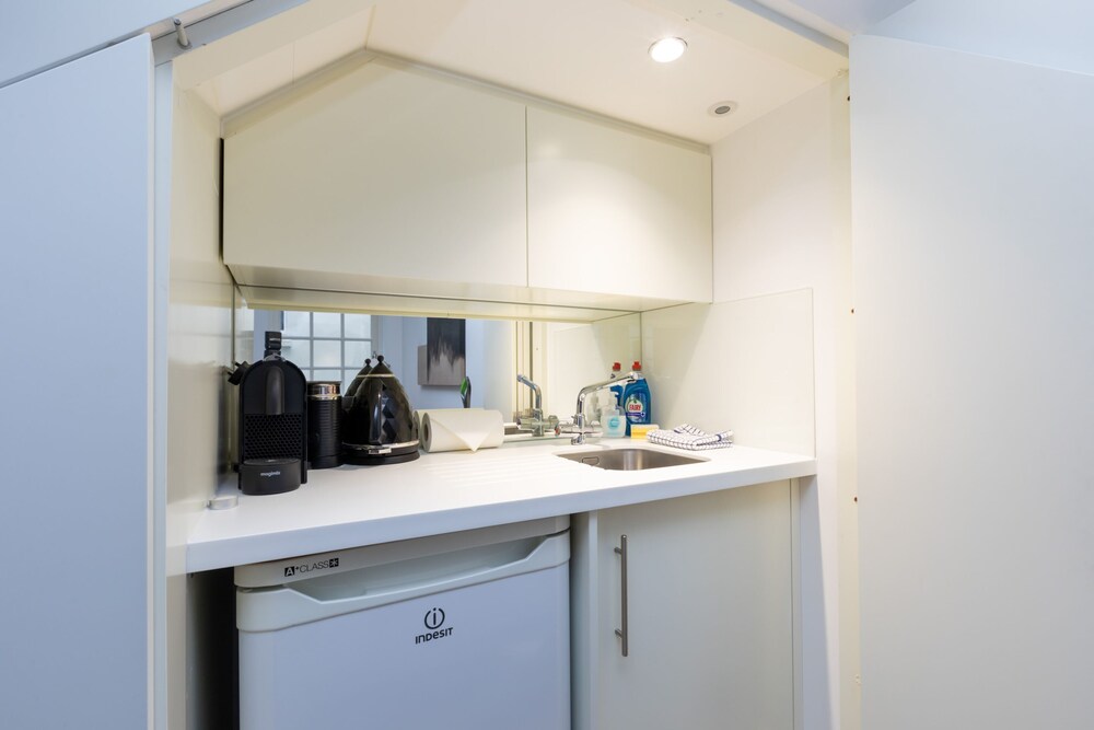 Central and Unique 1 Bedroom Mews House in Mayfair
