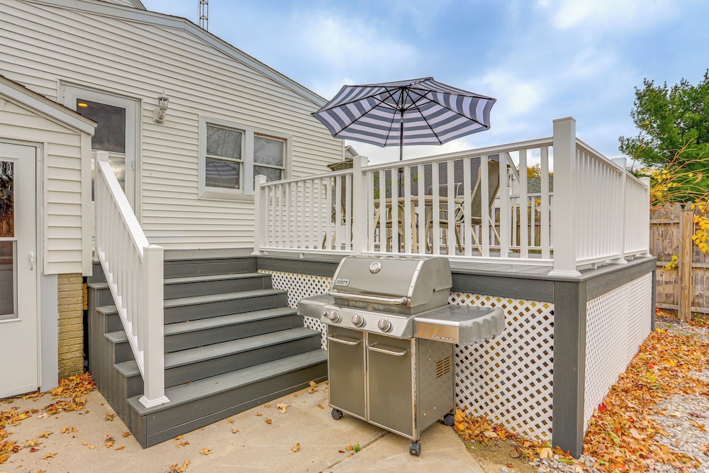 Walk to Beach: Home w/ Pool in Vermilion