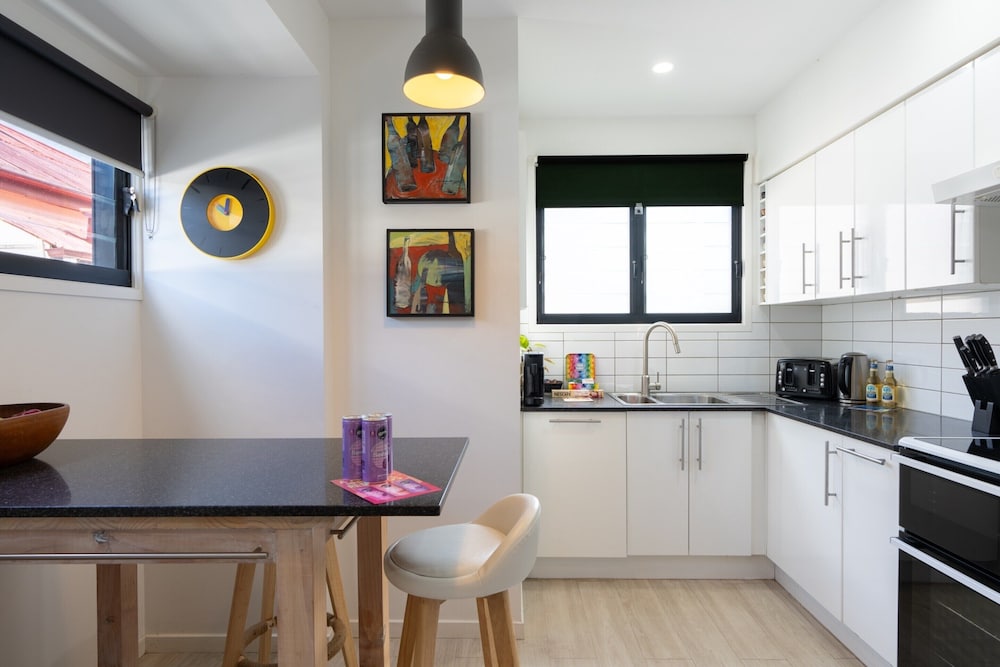 Sophisticated 2-bed Home With Alfresco Dining