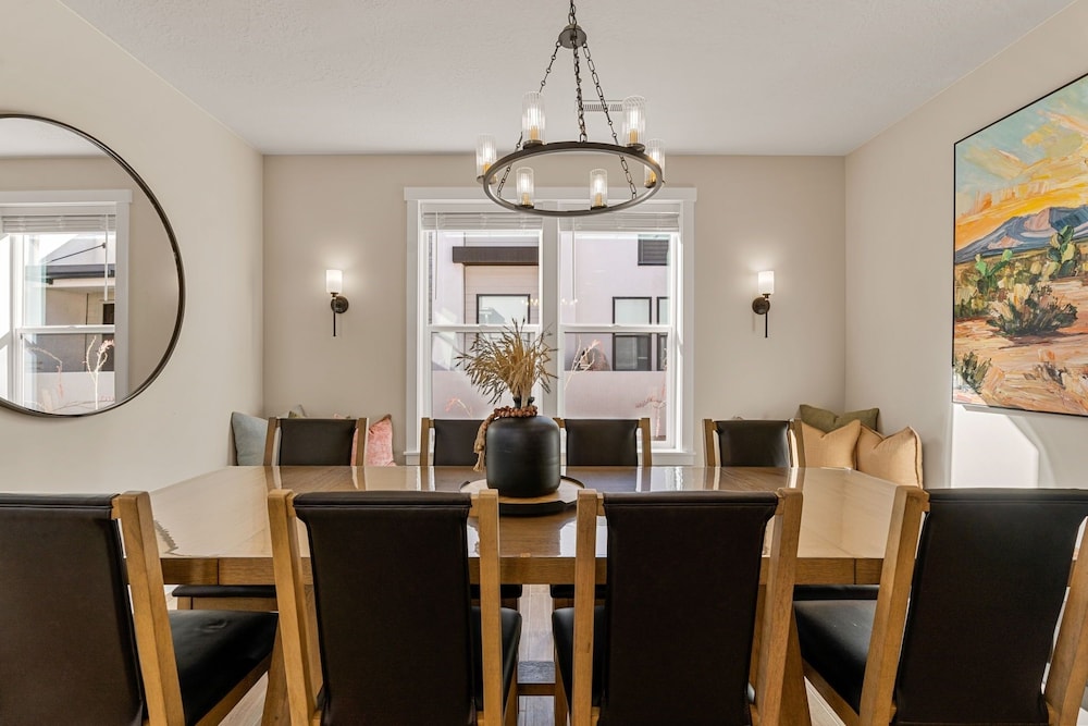 Southwest Manor 5 Bedroom Home
