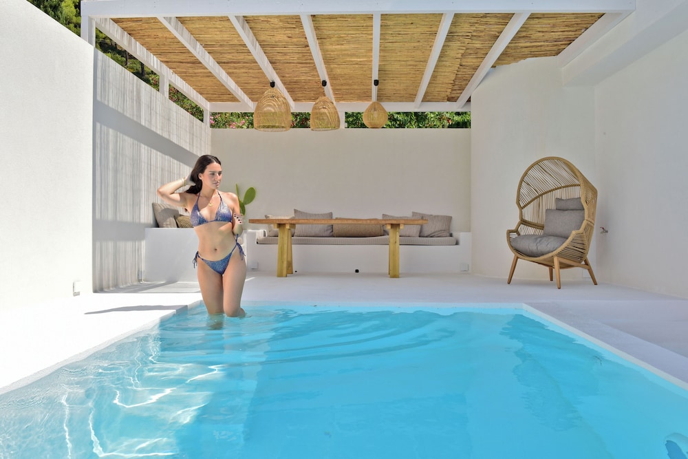 Natura Luxury Villas