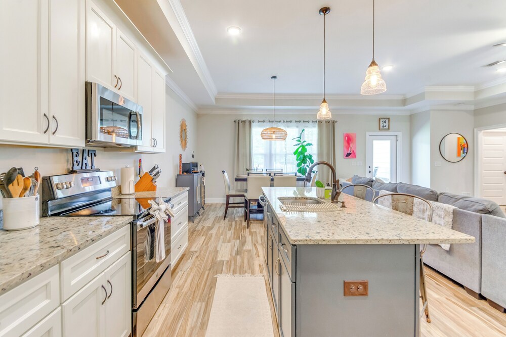 2 Mi to Beach: Bright Navarre Home w/ Fire Pit!