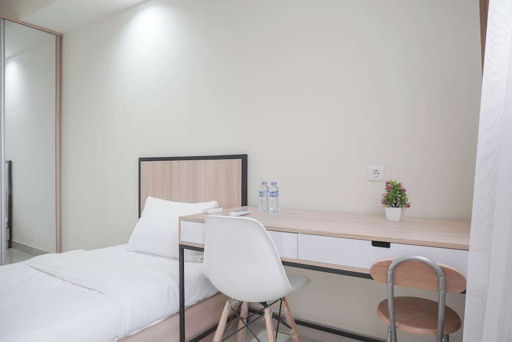 Warm And Comfort Studio At Evenciio Margonda Apartment
