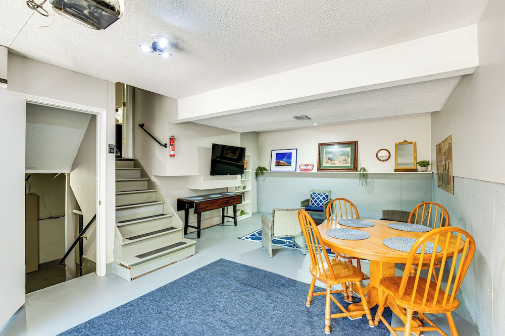 Shop, Dine & Unwind: Walkable Overland Park Home