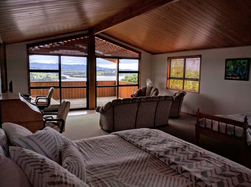 Sandspit Lodge view 4