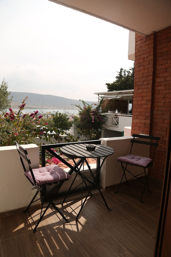 Parva Port Alaçatı - Image 22