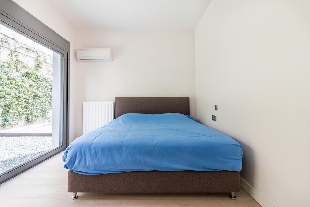 Luxury 3 Bedroom Apartment With Garden in Glyfada view 4