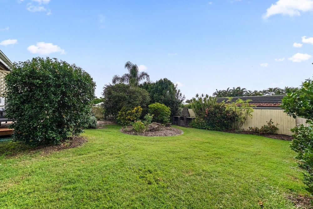 Charming 1-bed Cottage With Garden Retreat