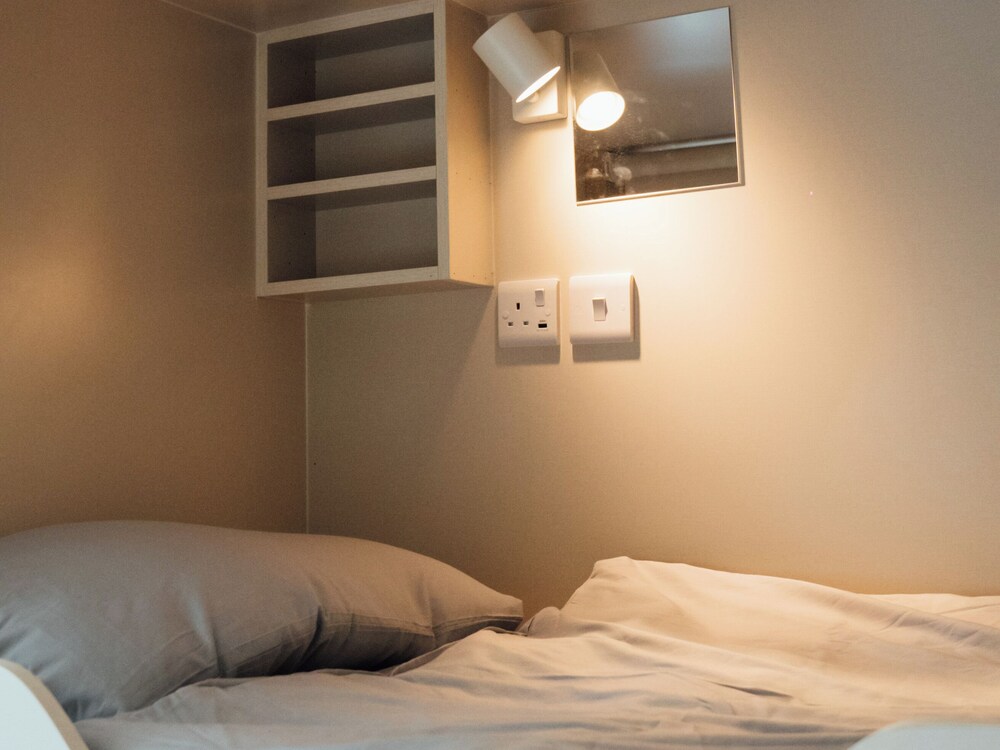 Grapeful Stay – Luxury Hostel Paramount Tower Business Bay