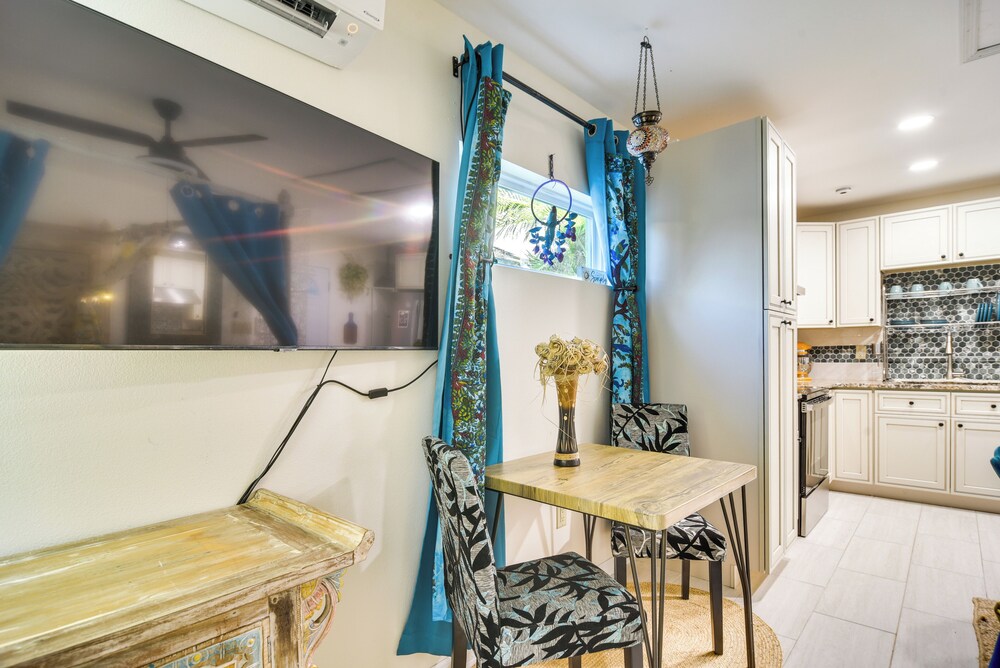 3 Mi to Vinoy Park: St Petersburg Gem w/ Patio!