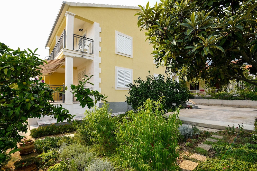 Apartments Trstenica