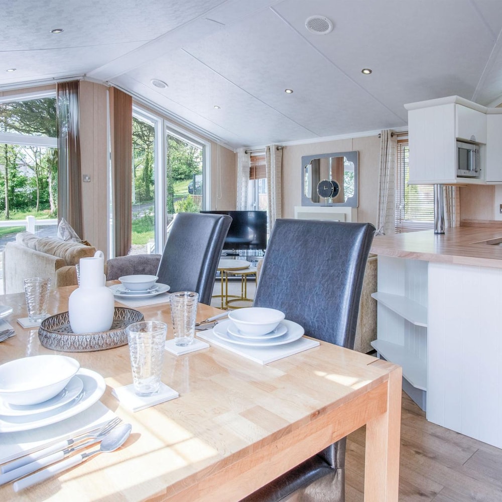 5 Manor Lodge - 2 Bedroom Lodge - Pendine