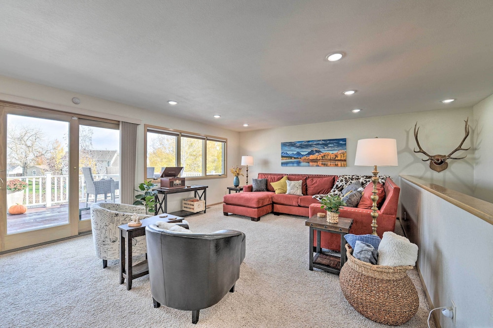 Outdoor Enthusiasts' Retreat w/ Hot Tub, Deck - Property Image 2