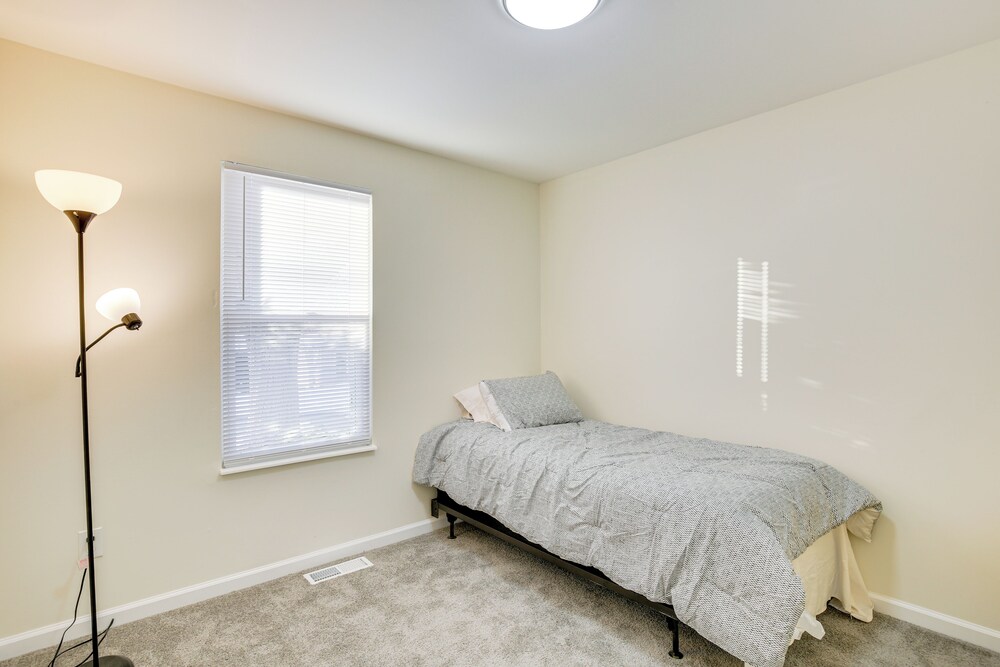 9 Mi to Forest Park: Pet-friendly Home in St Louis