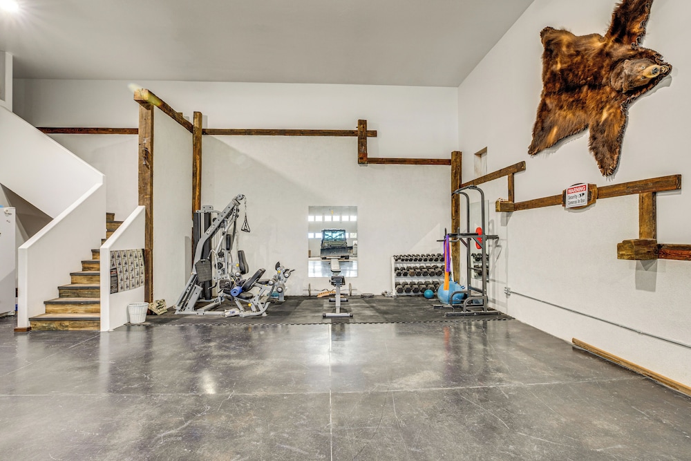 4 Mi to Black Canyon: Mtn-view Apt in Montrose!