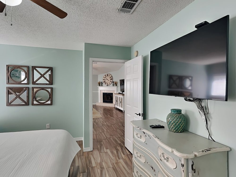 Emerald Port Of Call by Southern Vacation Rentals