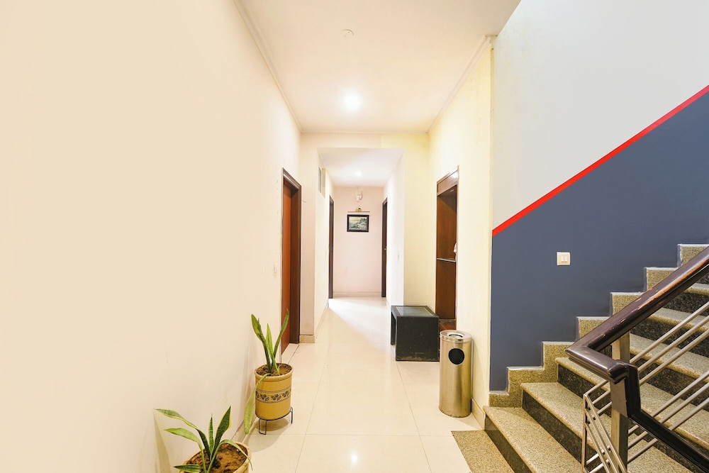 Fabhotel Pooja Residency