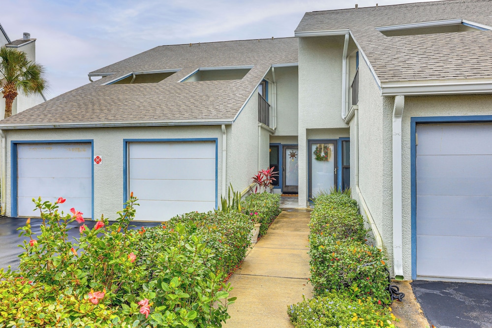 Community Pool: St Augustine Condo Near Beaches